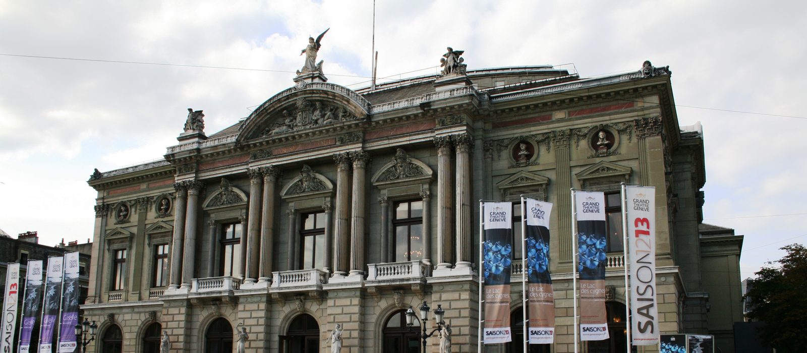 Façade du Grand Théâtre de Genève, place Neuve