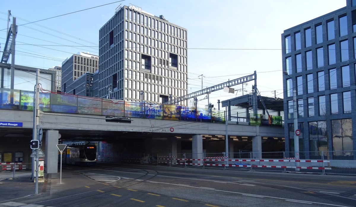 L'esplanade et les immeubles du quartier de Lancy-Pont-Rouge, à côté du P+R Étoile