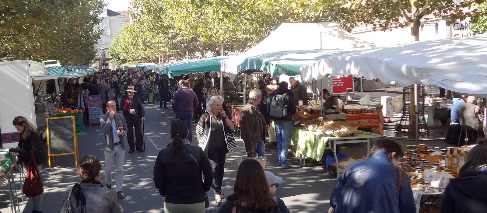 Le marché sur la Place du Marché à Carouge